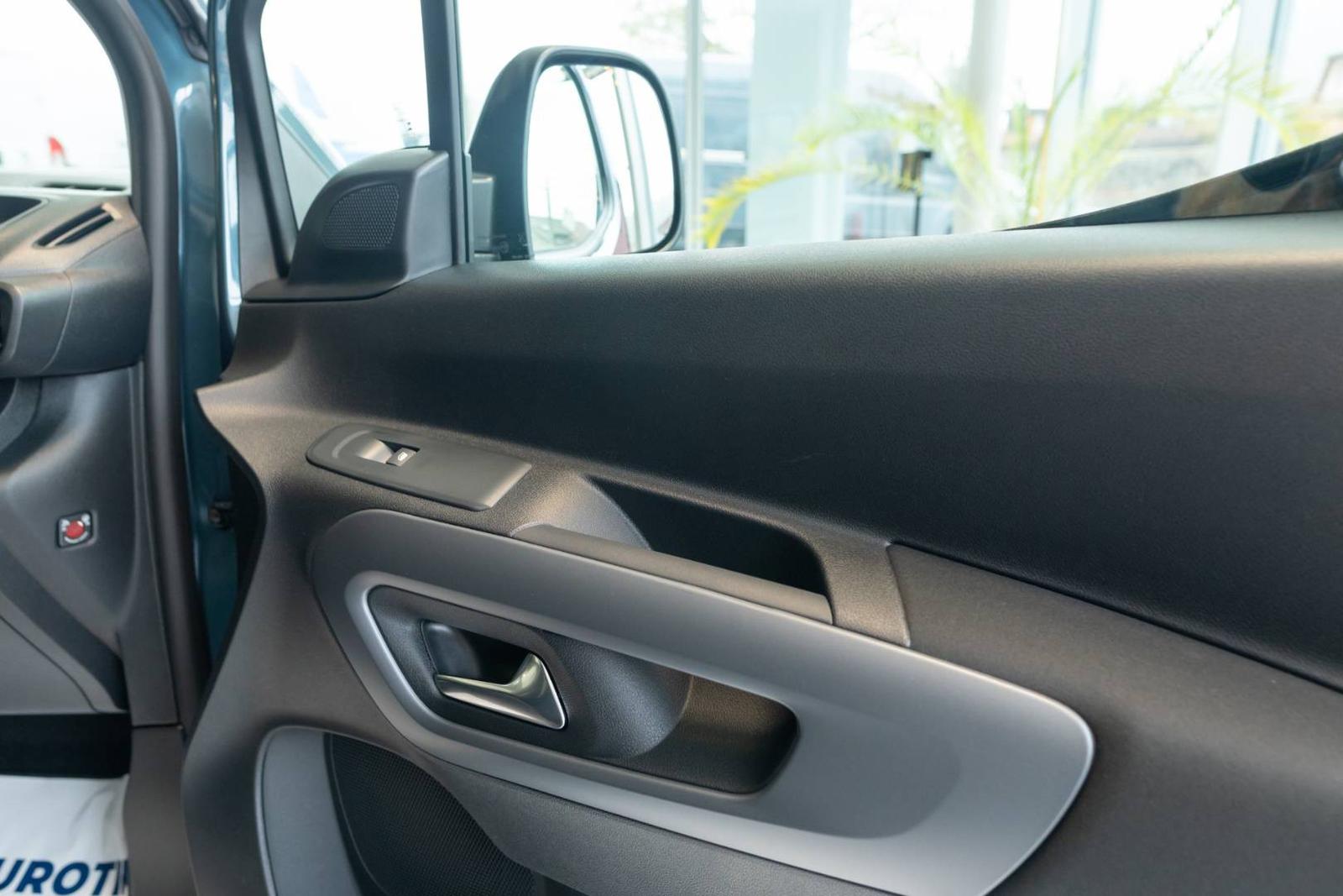 Fiat Dobló Cargo Combi 1.5 MTJ L2 A/T M1  7-MIEST