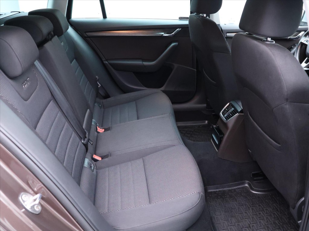 Škoda Octavia Combi 2.0 TDi 4x4 DSG Scout
