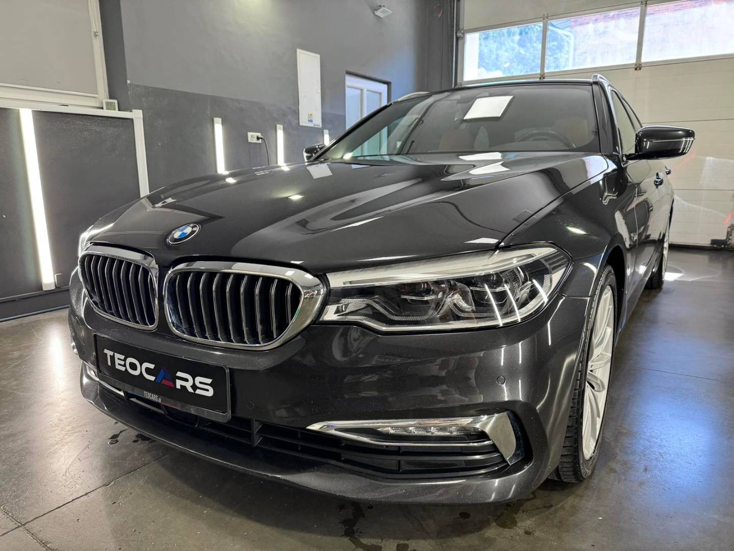 BMW Rad 5 Touring 530d xDrive LUXURY LINE