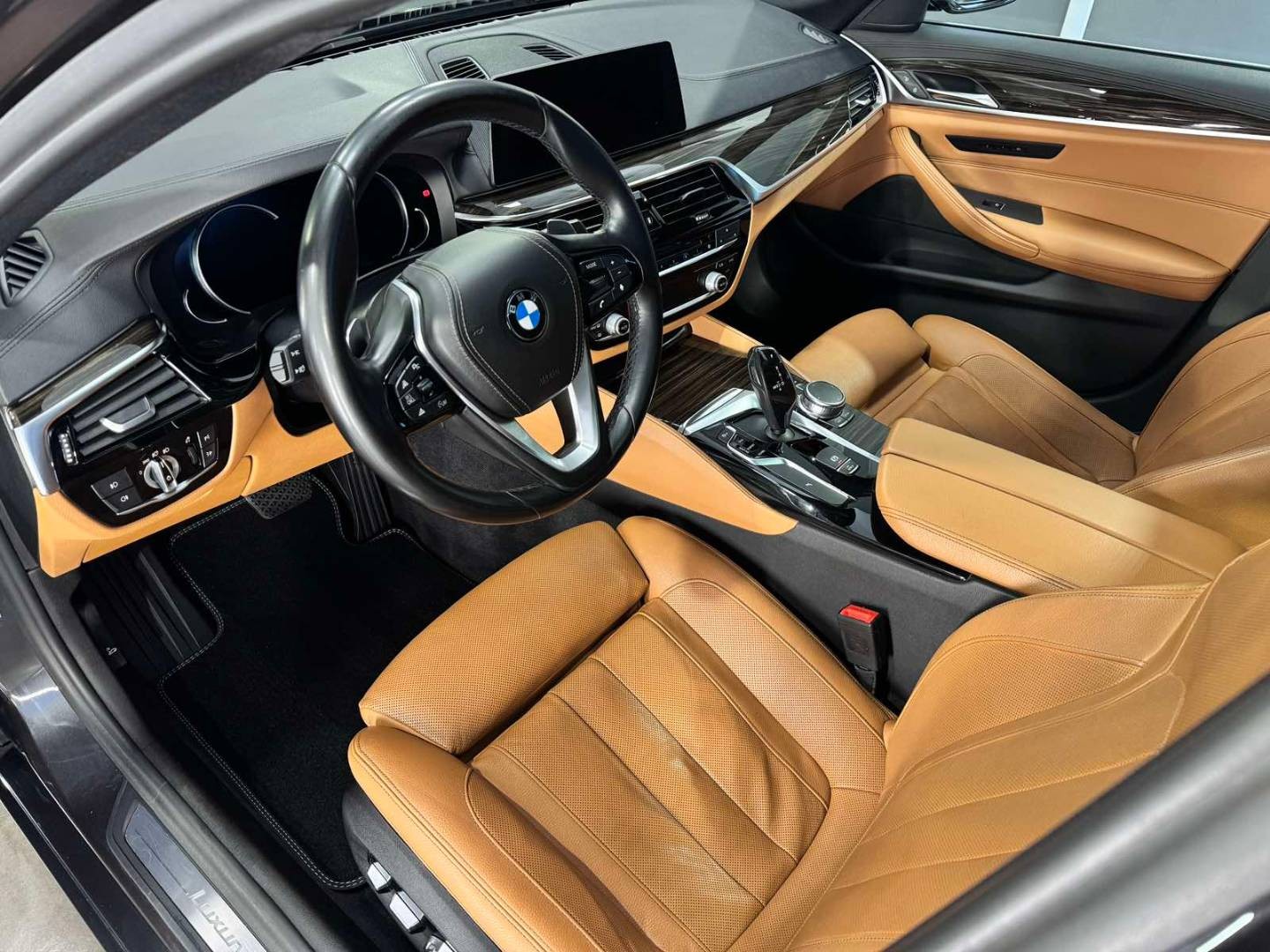 BMW Rad 5 Touring 530d xDrive LUXURY LINE