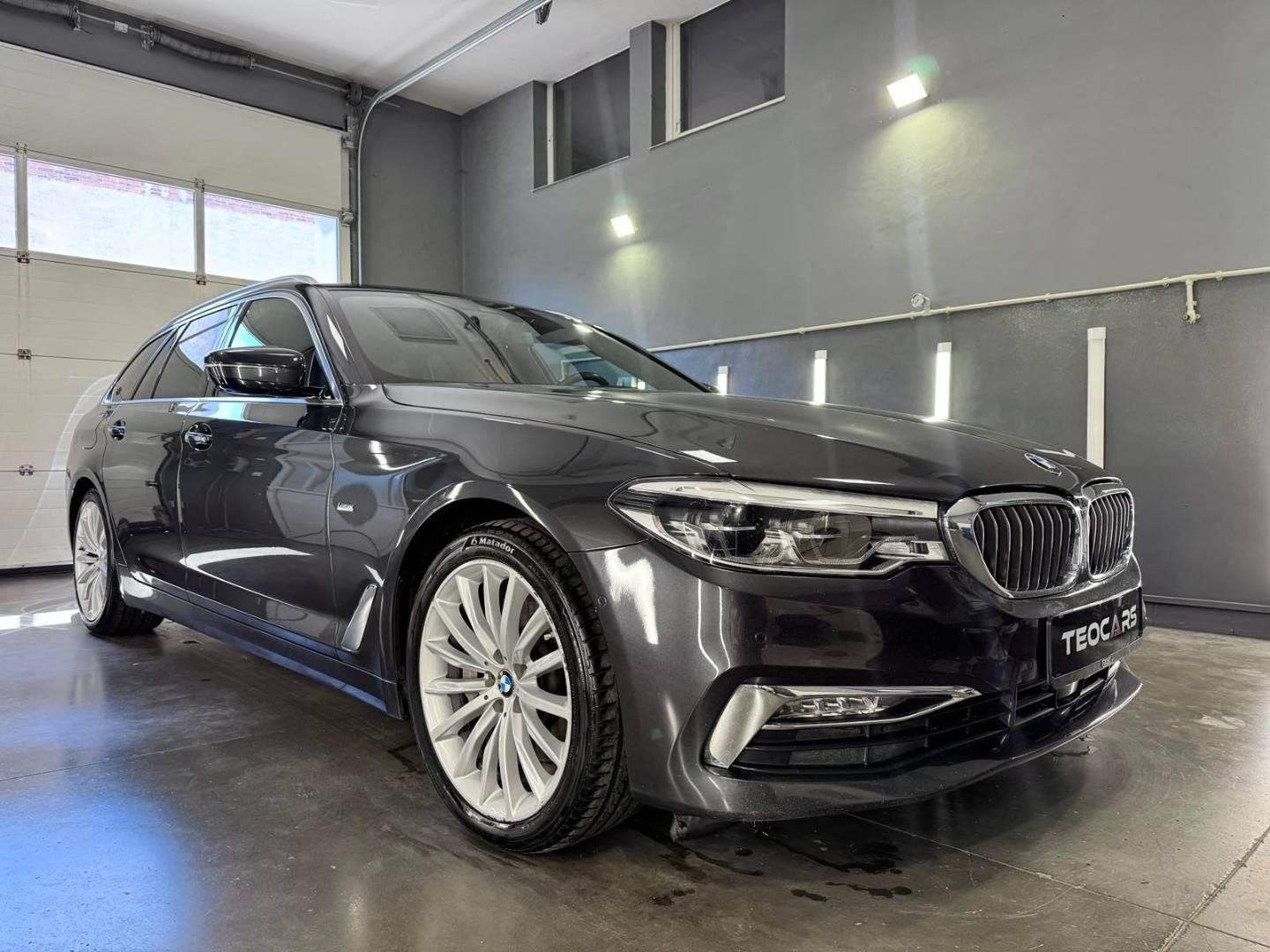 BMW Rad 5 Touring 530d xDrive LUXURY LINE