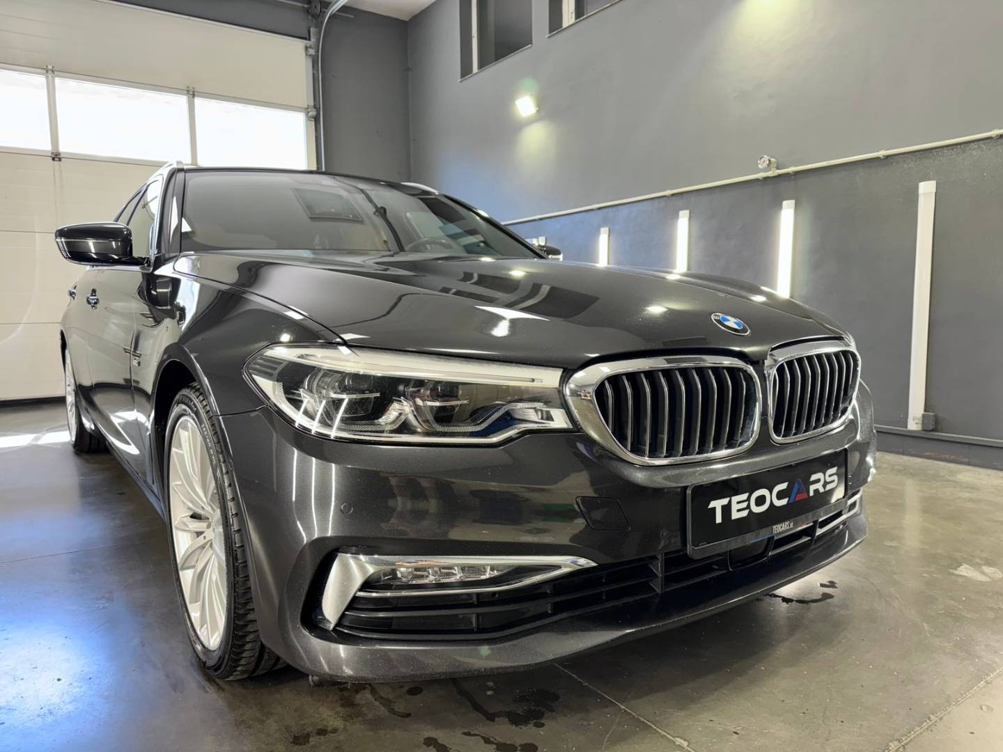 BMW Rad 5 Touring 530d xDrive LUXURY LINE