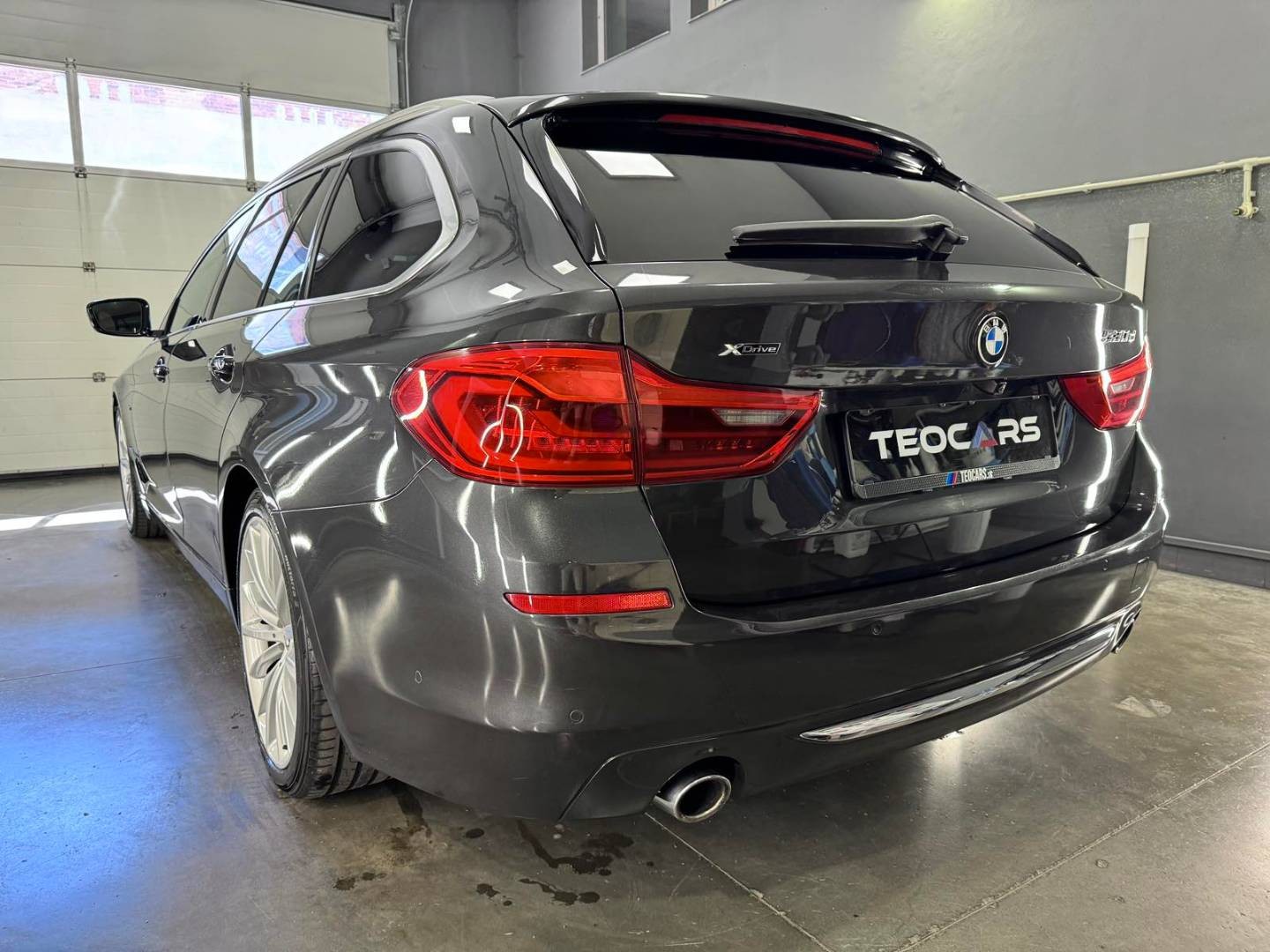 BMW Rad 5 Touring 530d xDrive LUXURY LINE