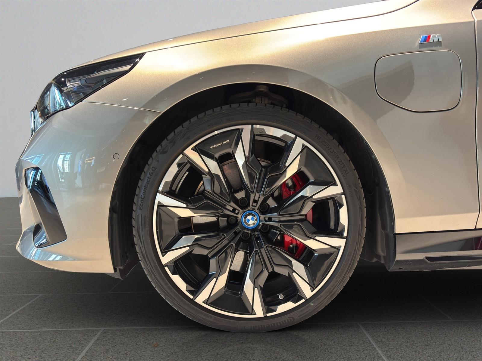 BMW 550e xDrive Sedan