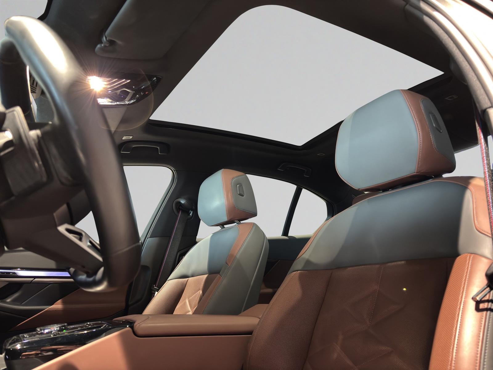 BMW 550e xDrive Sedan