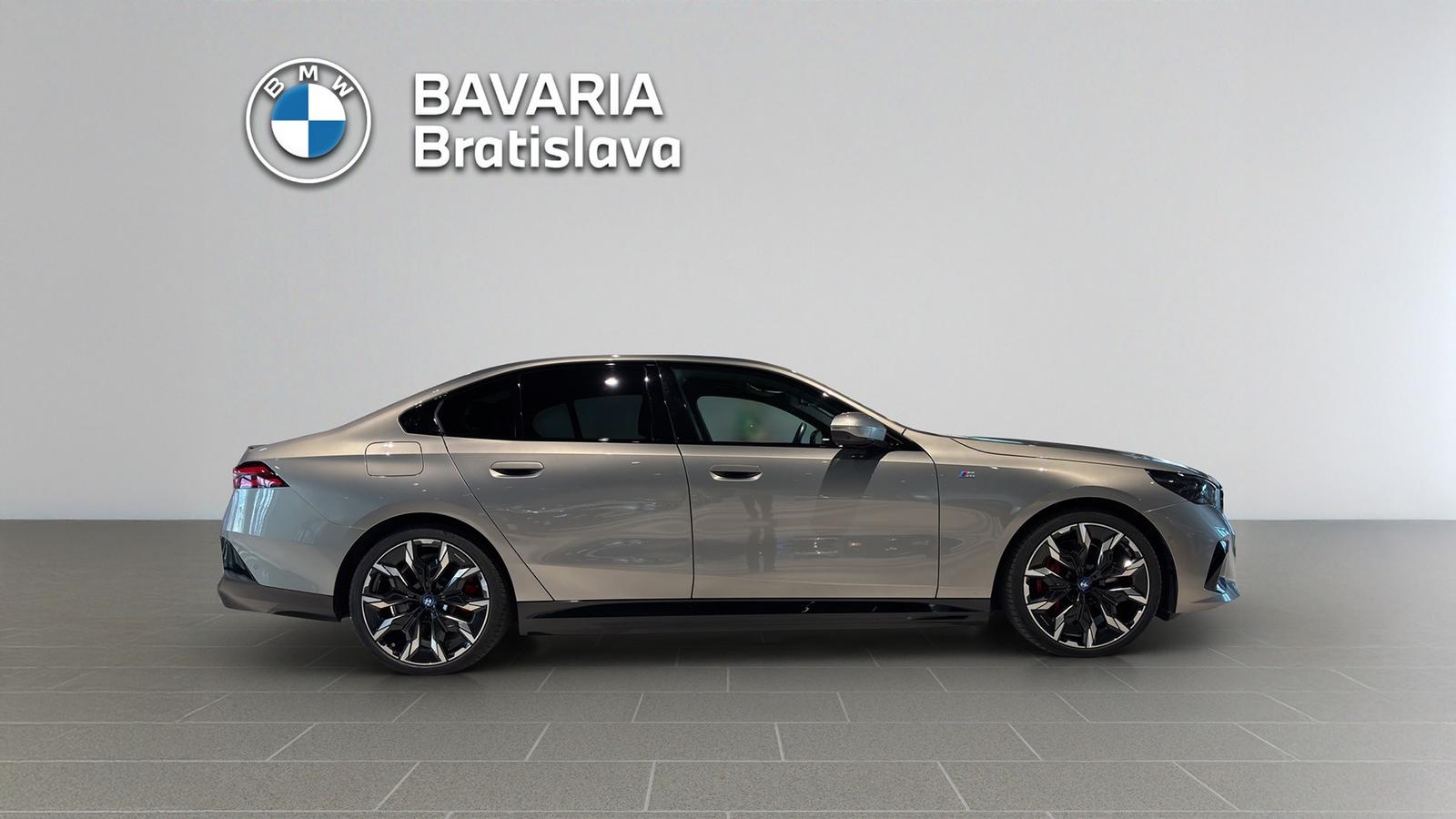 BMW 550e xDrive Sedan