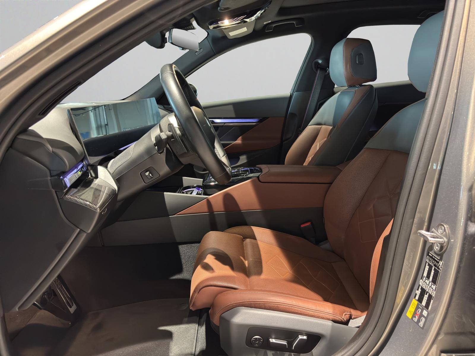 BMW 550e xDrive Sedan