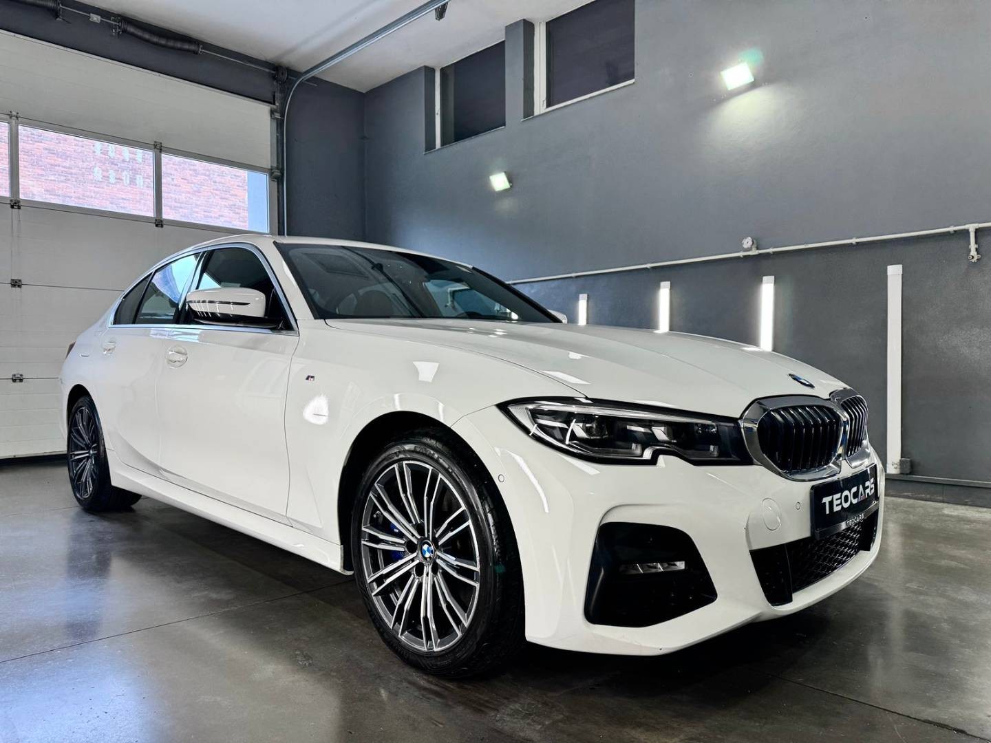 BMW Rad 3 330e M-SPORT