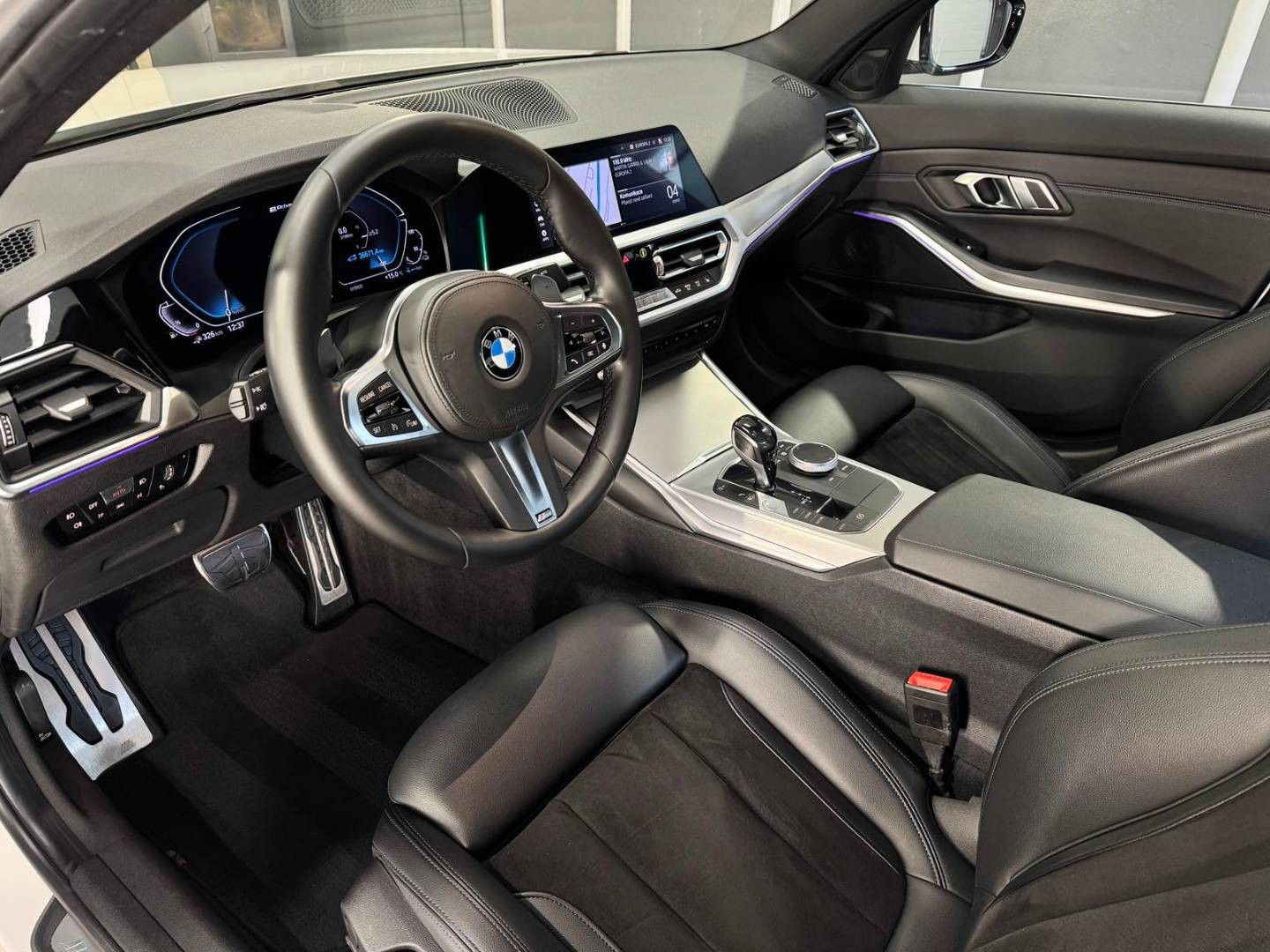 BMW Rad 3 330e M-SPORT