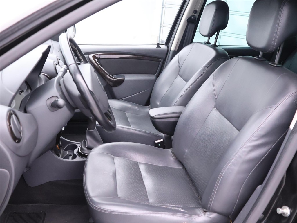 Dacia Duster 1.6 i