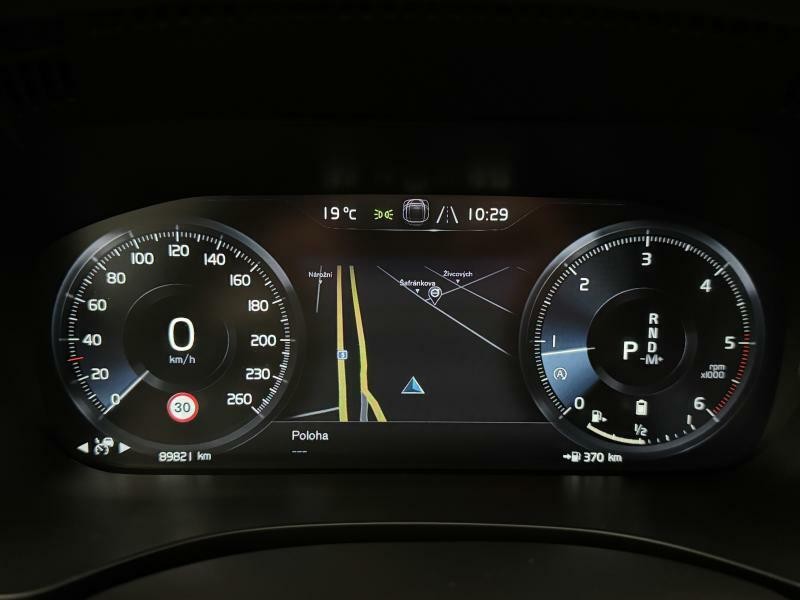 Volvo XC60 B4 AWD MOMENTUM CZ 1.maj