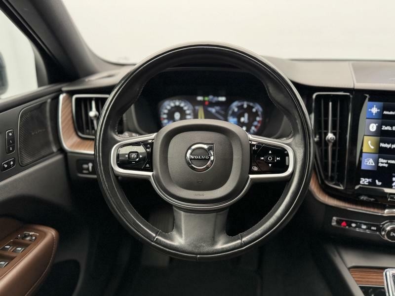 Volvo XC60 B4 AWD MOMENTUM CZ 1.maj