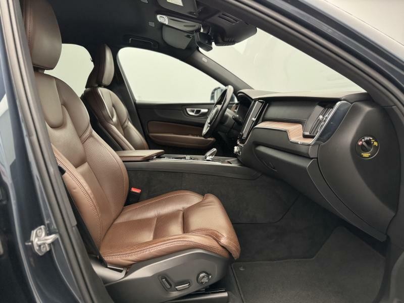 Volvo XC60 B4 AWD MOMENTUM CZ 1.maj