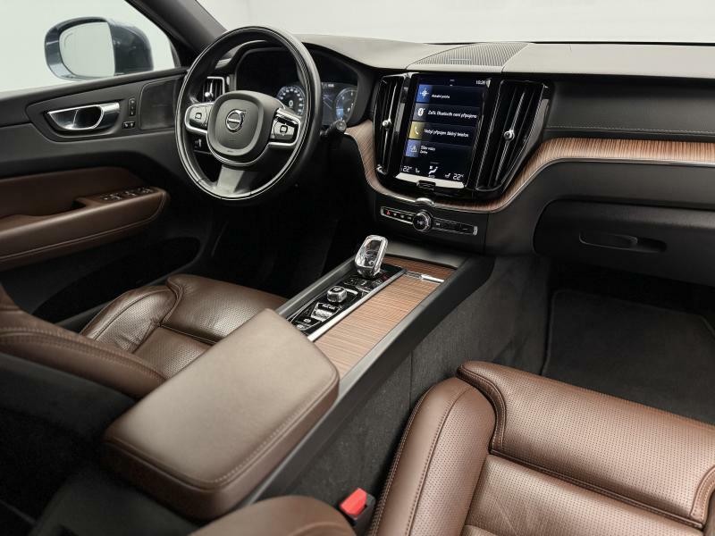 Volvo XC60 B4 AWD MOMENTUM CZ 1.maj
