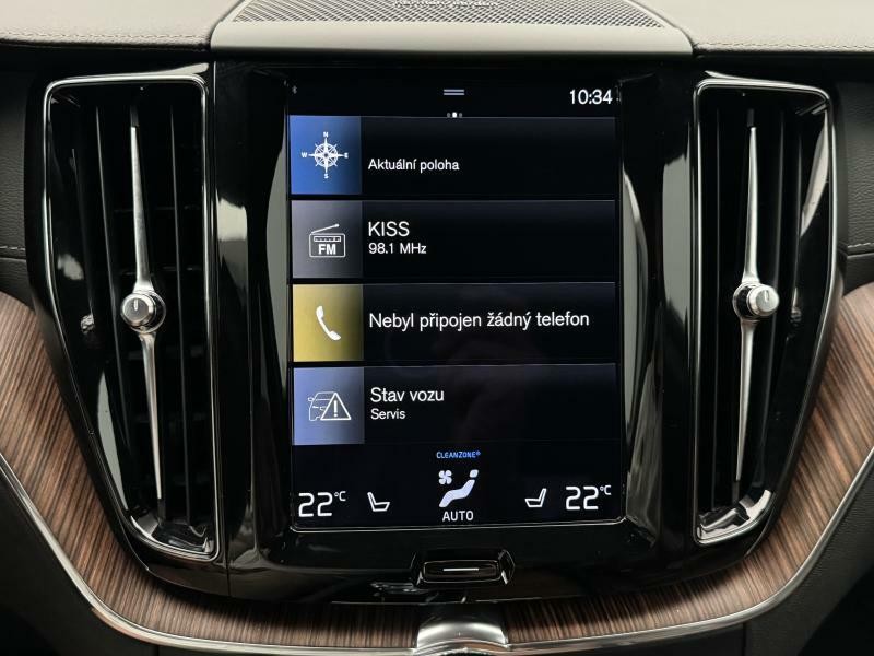 Volvo XC60 B4 AWD MOMENTUM CZ 1.maj