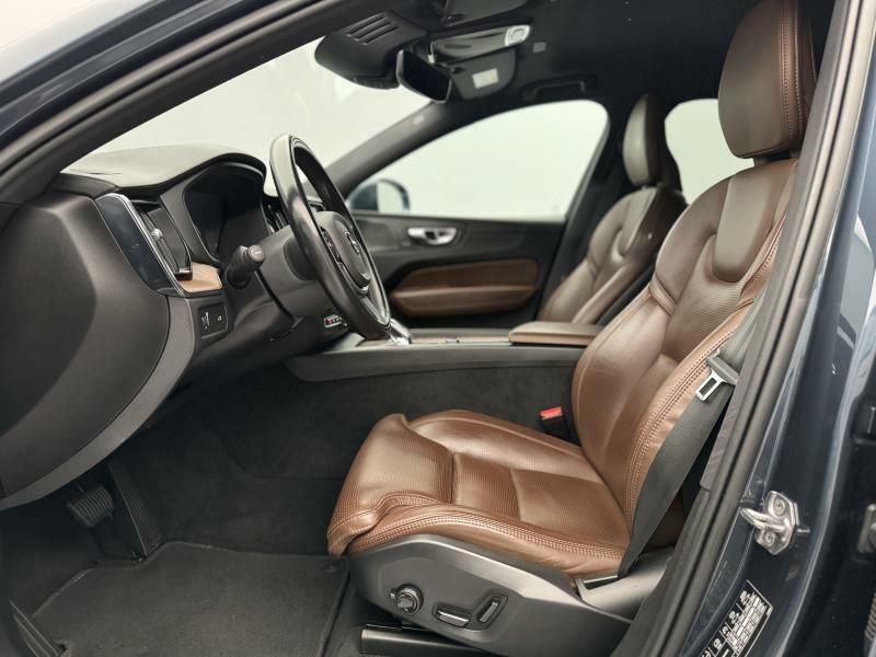 Volvo XC60 B4 AWD MOMENTUM CZ 1.maj