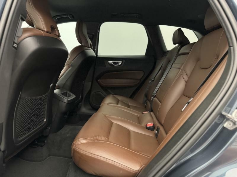 Volvo XC60 B4 AWD MOMENTUM CZ 1.maj