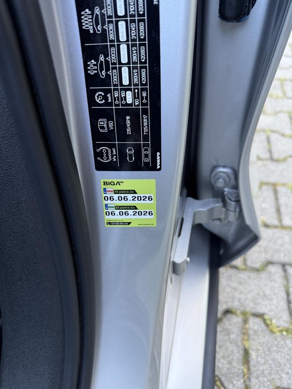 Volvo V60 D4 R-Design AWD A/T