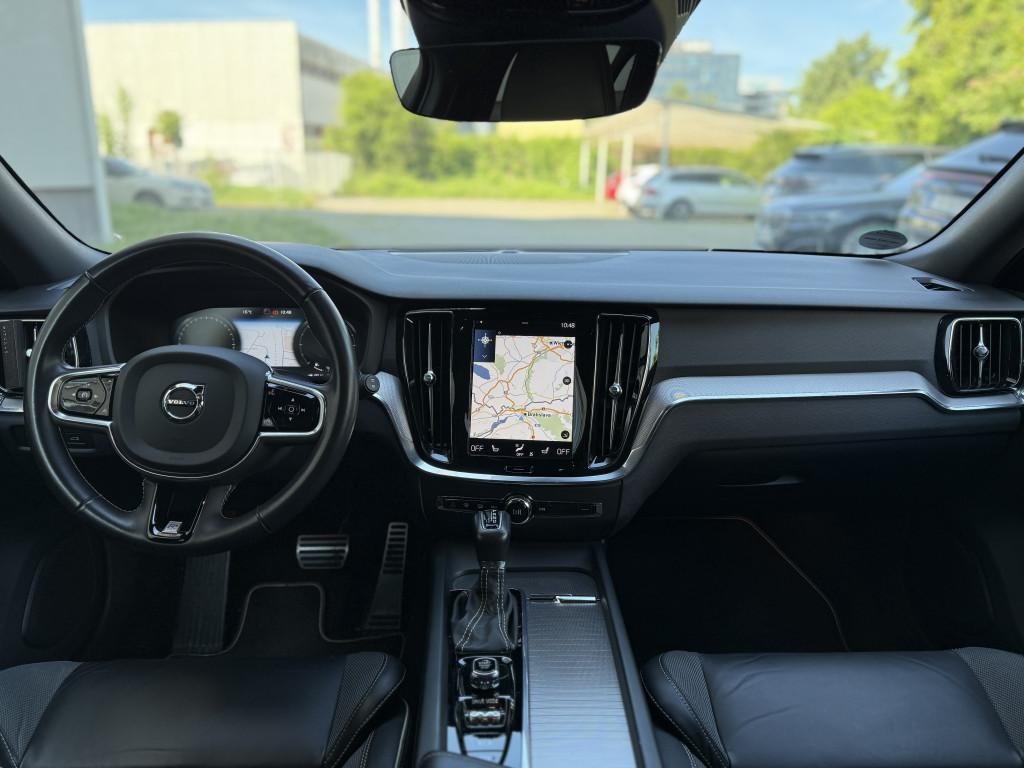 Volvo V60 D4 R-Design AWD A/T