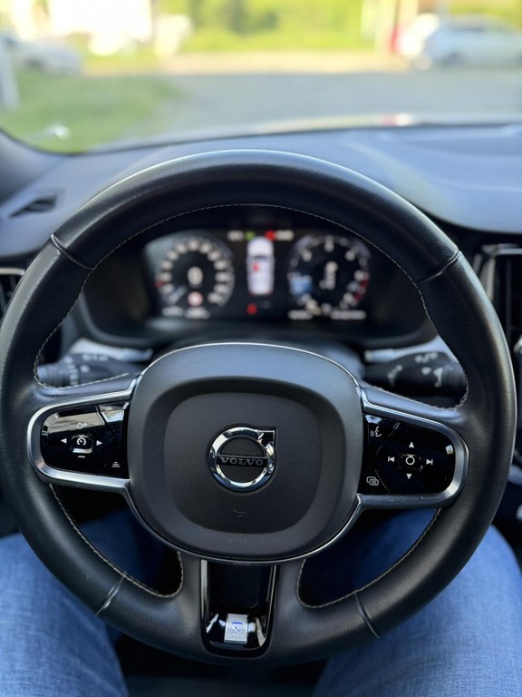 Volvo V60 D4 R-Design AWD A/T
