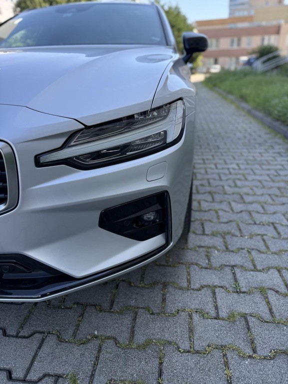 Volvo V60 D4 R-Design AWD A/T