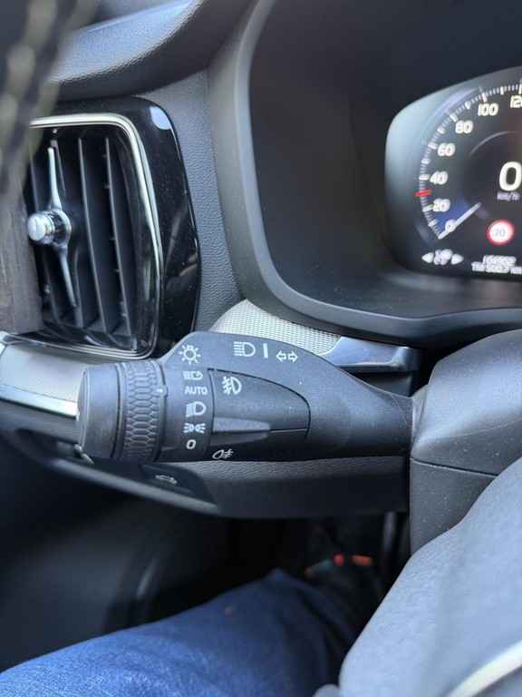 Volvo V60 D4 R-Design AWD A/T