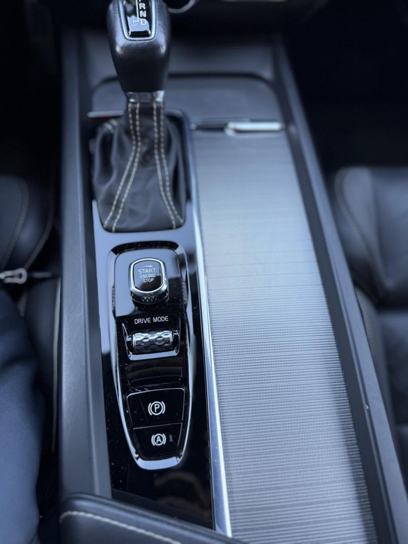 Volvo V60 D4 R-Design AWD A/T