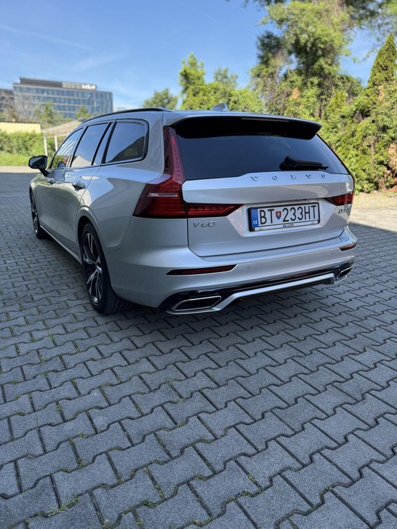Volvo V60 D4 R-Design AWD A/T