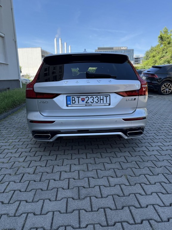 Volvo V60 D4 R-Design AWD A/T