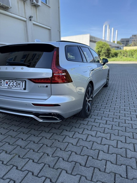 Volvo V60 D4 R-Design AWD A/T