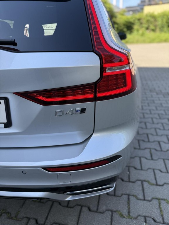 Volvo V60 D4 R-Design AWD A/T