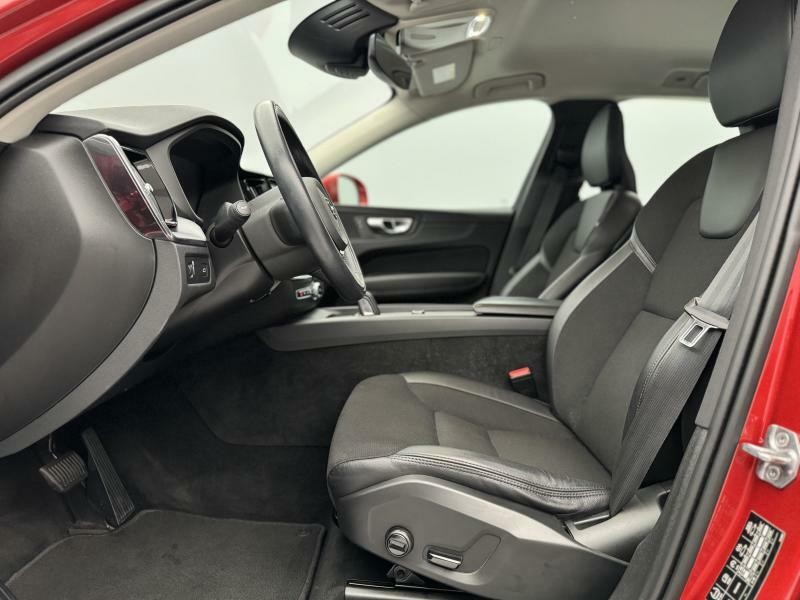 Volvo XC60 B4 AWD MOMENTUM PRO CZ 1.maj