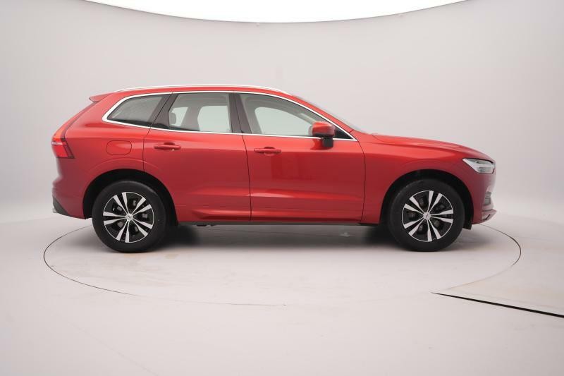 Volvo XC60 B4 AWD MOMENTUM PRO CZ 1.maj