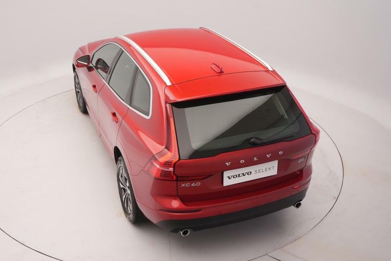 Volvo XC60 B4 AWD MOMENTUM PRO CZ 1.maj