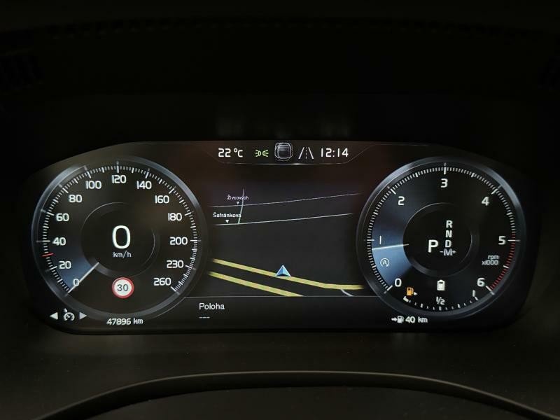 Volvo XC60 B4 AWD MOMENTUM PRO CZ 1.maj