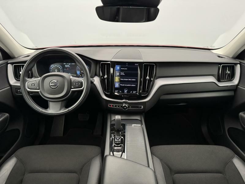 Volvo XC60 B4 AWD MOMENTUM PRO CZ 1.maj