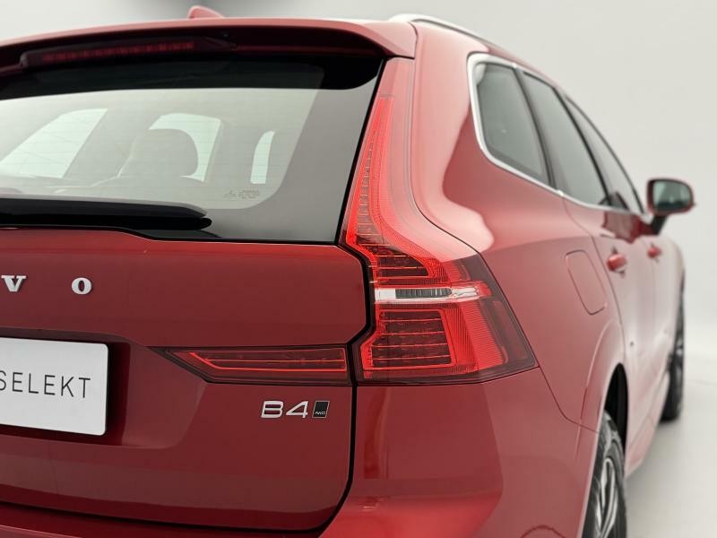 Volvo XC60 B4 AWD MOMENTUM PRO CZ 1.maj