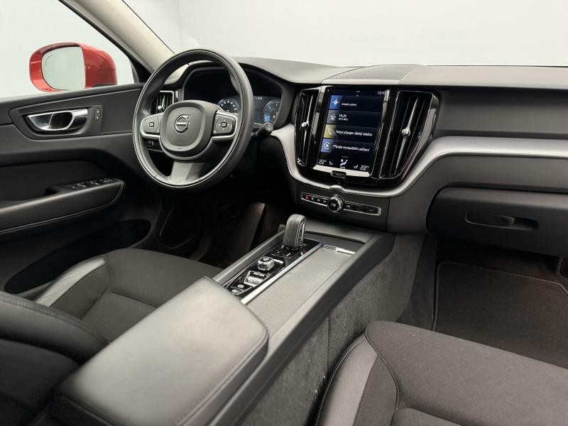 Volvo XC60 B4 AWD MOMENTUM PRO CZ 1.maj
