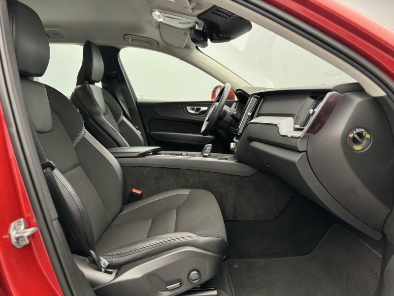 Volvo XC60 B4 AWD MOMENTUM PRO CZ 1.maj
