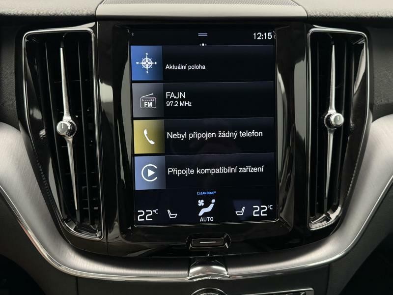 Volvo XC60 B4 AWD MOMENTUM PRO CZ 1.maj