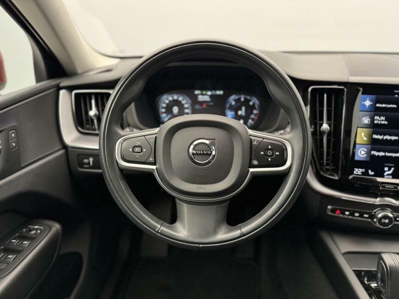 Volvo XC60 B4 AWD MOMENTUM PRO CZ 1.maj