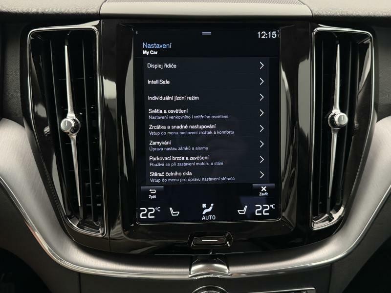 Volvo XC60 B4 AWD MOMENTUM PRO CZ 1.maj