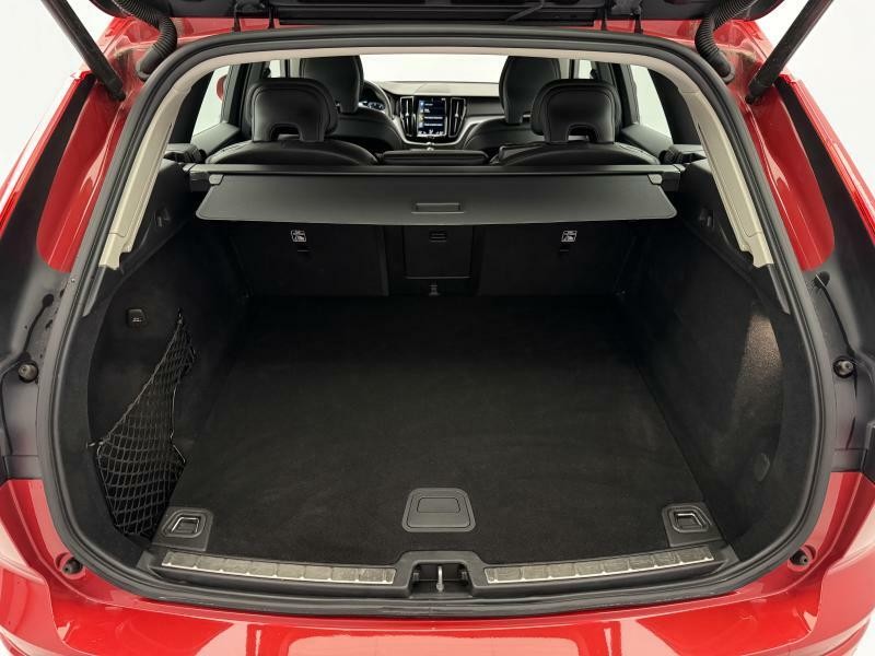Volvo XC60 B4 AWD MOMENTUM PRO CZ 1.maj