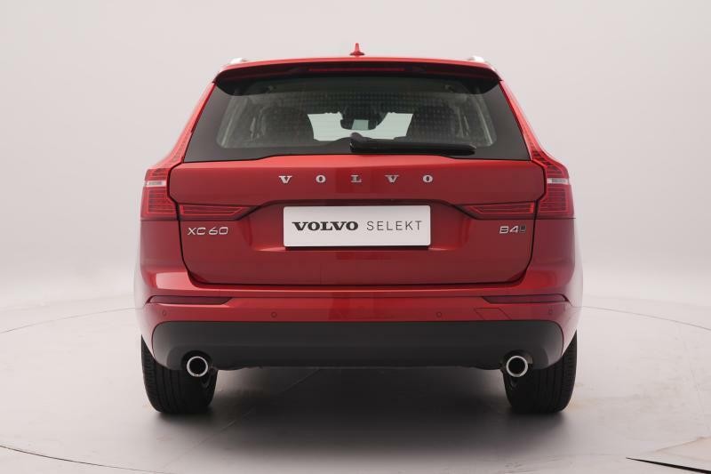 Volvo XC60 B4 AWD MOMENTUM PRO CZ 1.maj