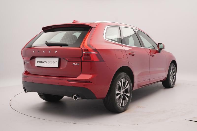 Volvo XC60 B4 AWD MOMENTUM PRO CZ 1.maj