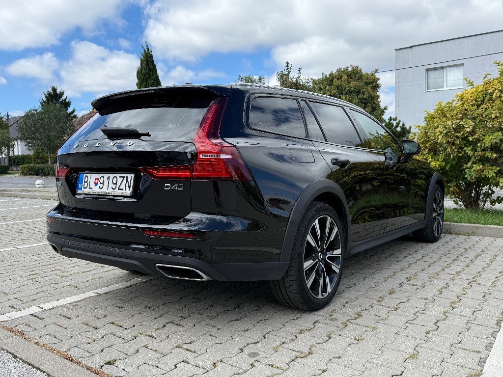 Volvo V60 Cross Country D4 2.0L Momentum A/T AWD