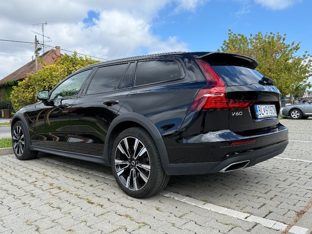 Volvo V60 Cross Country D4 2.0L Momentum A/T AWD