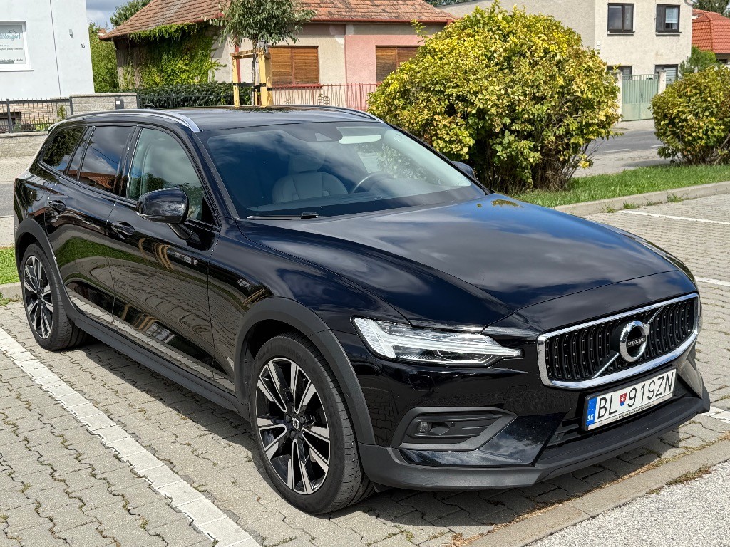 Volvo V60 Cross Country D4 2.0L Momentum A/T AWD