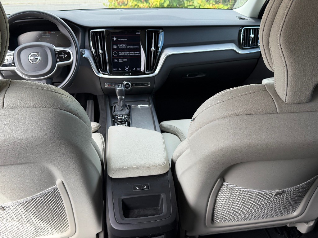Volvo V60 Cross Country D4 2.0L Momentum A/T AWD