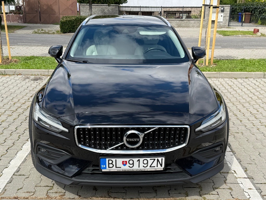 Volvo V60 Cross Country D4 2.0L Momentum A/T AWD